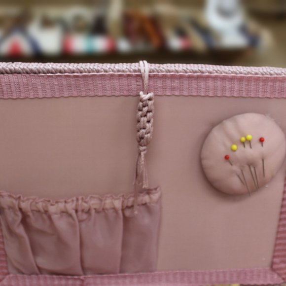 Vtg Pink Wicker Sewing Basket w/music Box Handle Pink Roses Fabric Pin C… - Picture 4 of 12